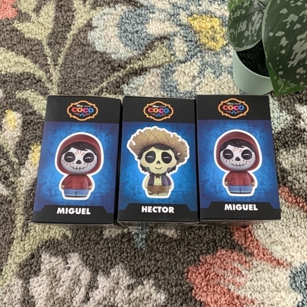 2017 RARE Lot 3 Disney Coco Funko Dorbz GITD Glow Miguel Hector Limited Edition - Picture 12 of 15